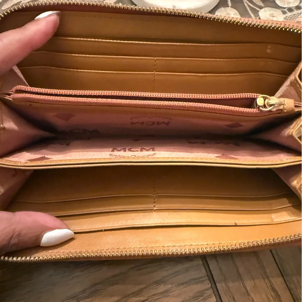 MCM Visetos Zipper Around Wallet - Picture 3 of 11